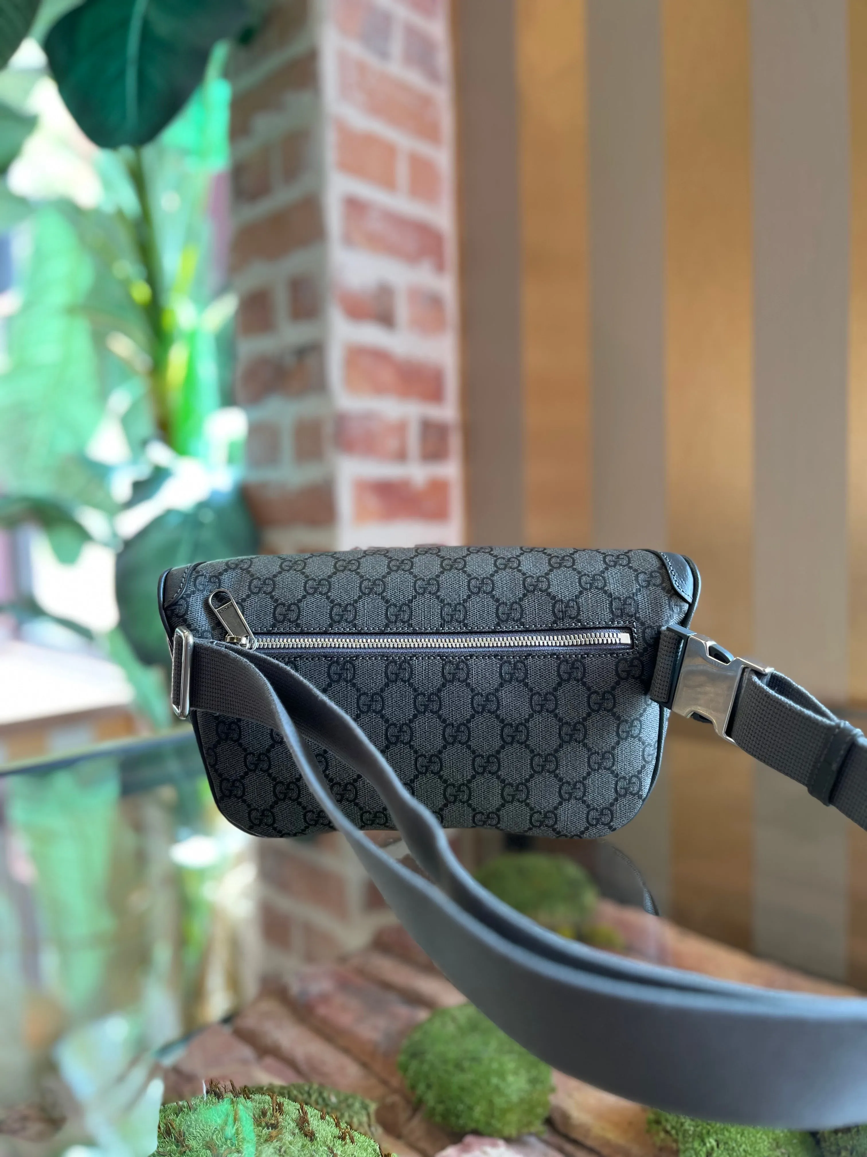 GUCCI Ophidia Medium GG Supreme Canvas Belt Bag
