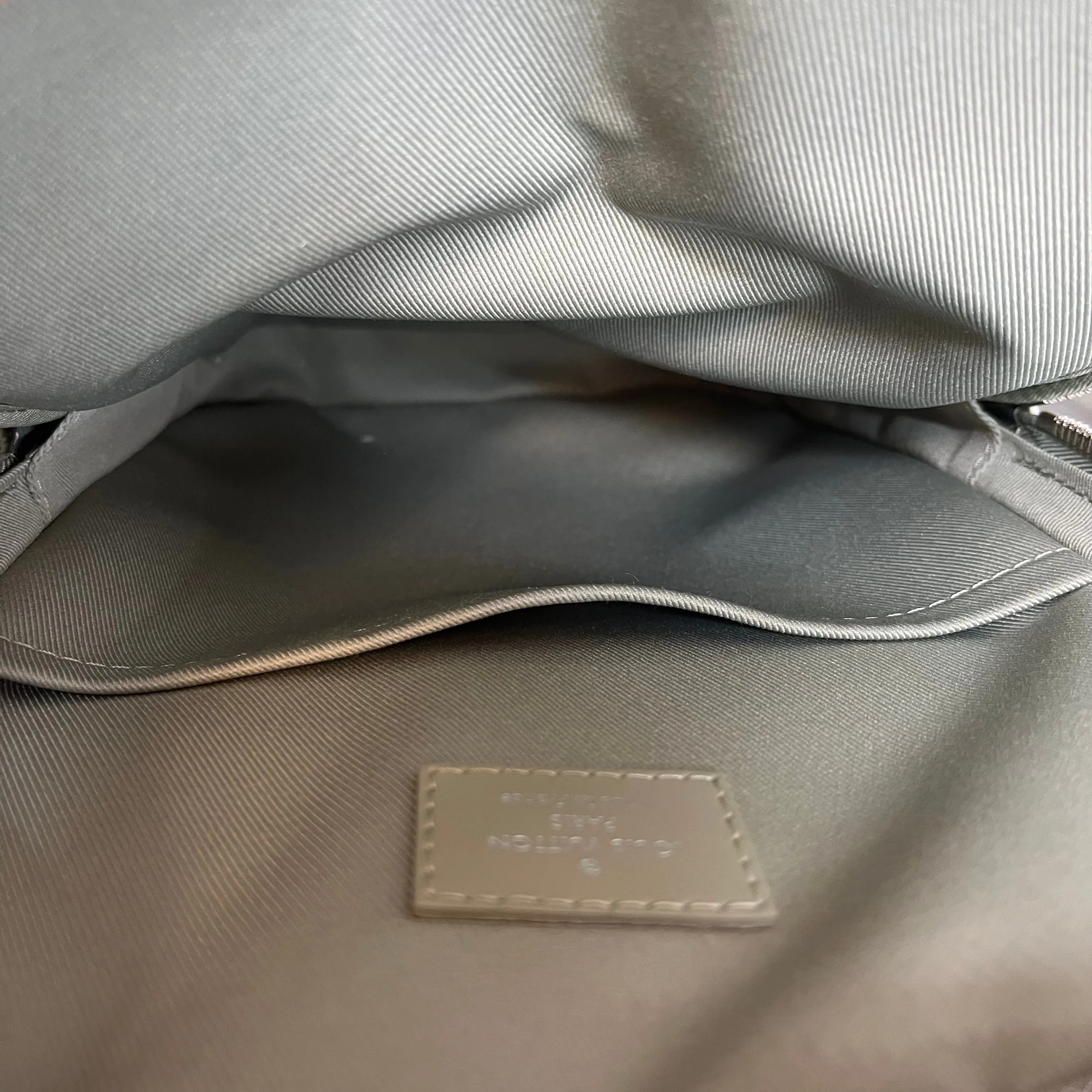 LOUIS VUITTON Avenue Slingbag Monogram Canvas Crossbody