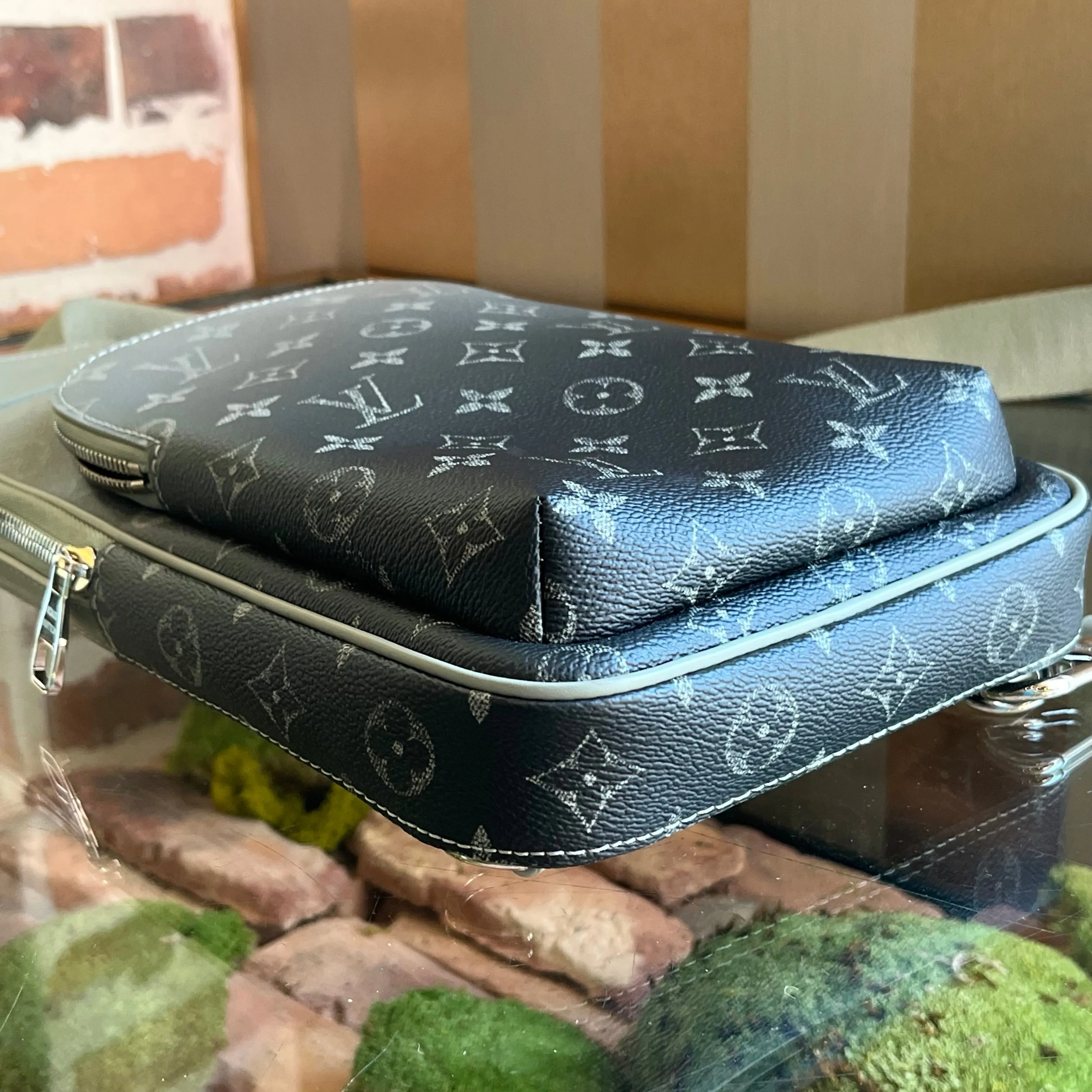 LOUIS VUITTON Avenue Slingbag Monogram Canvas Crossbody