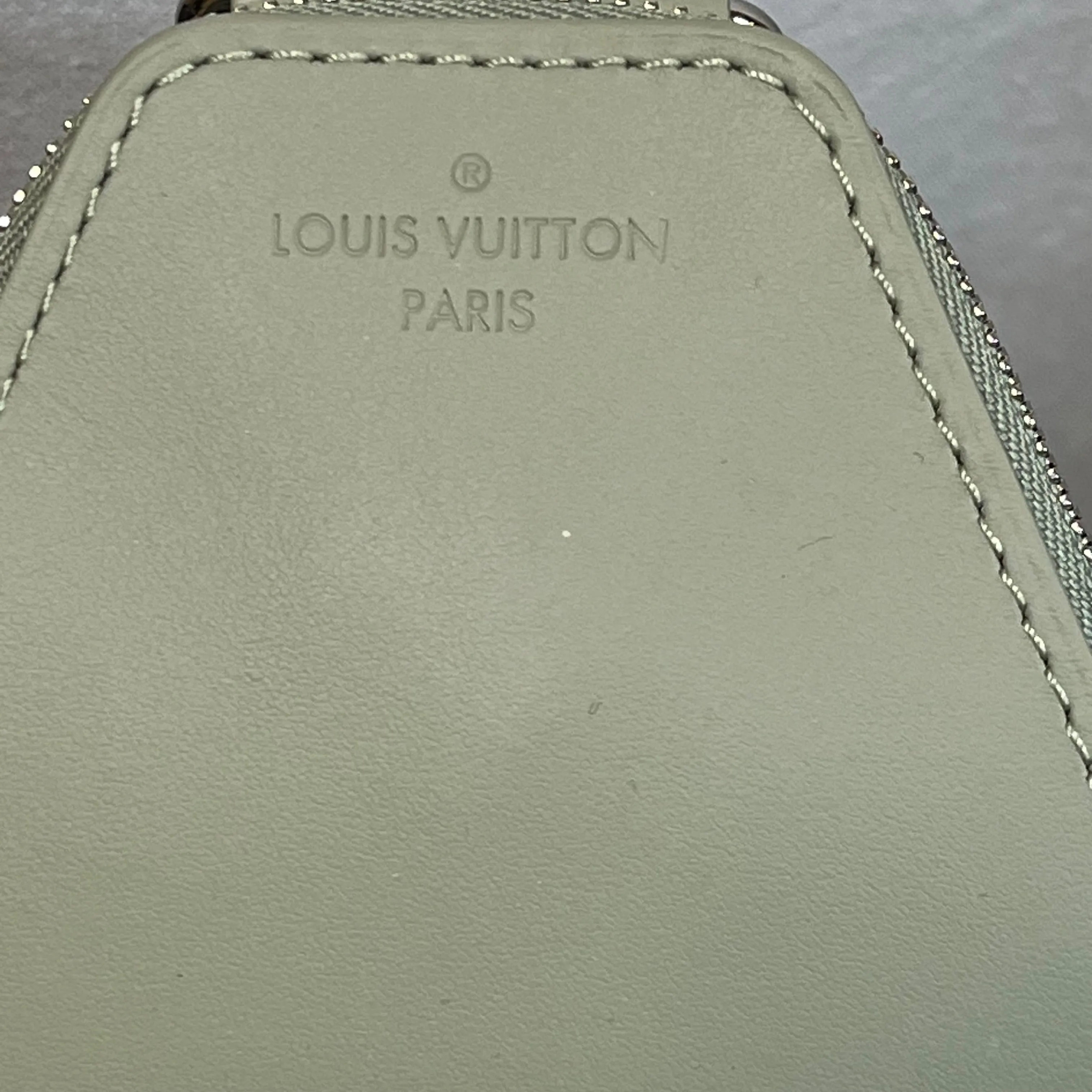LOUIS VUITTON Avenue Slingbag Monogram Canvas Crossbody