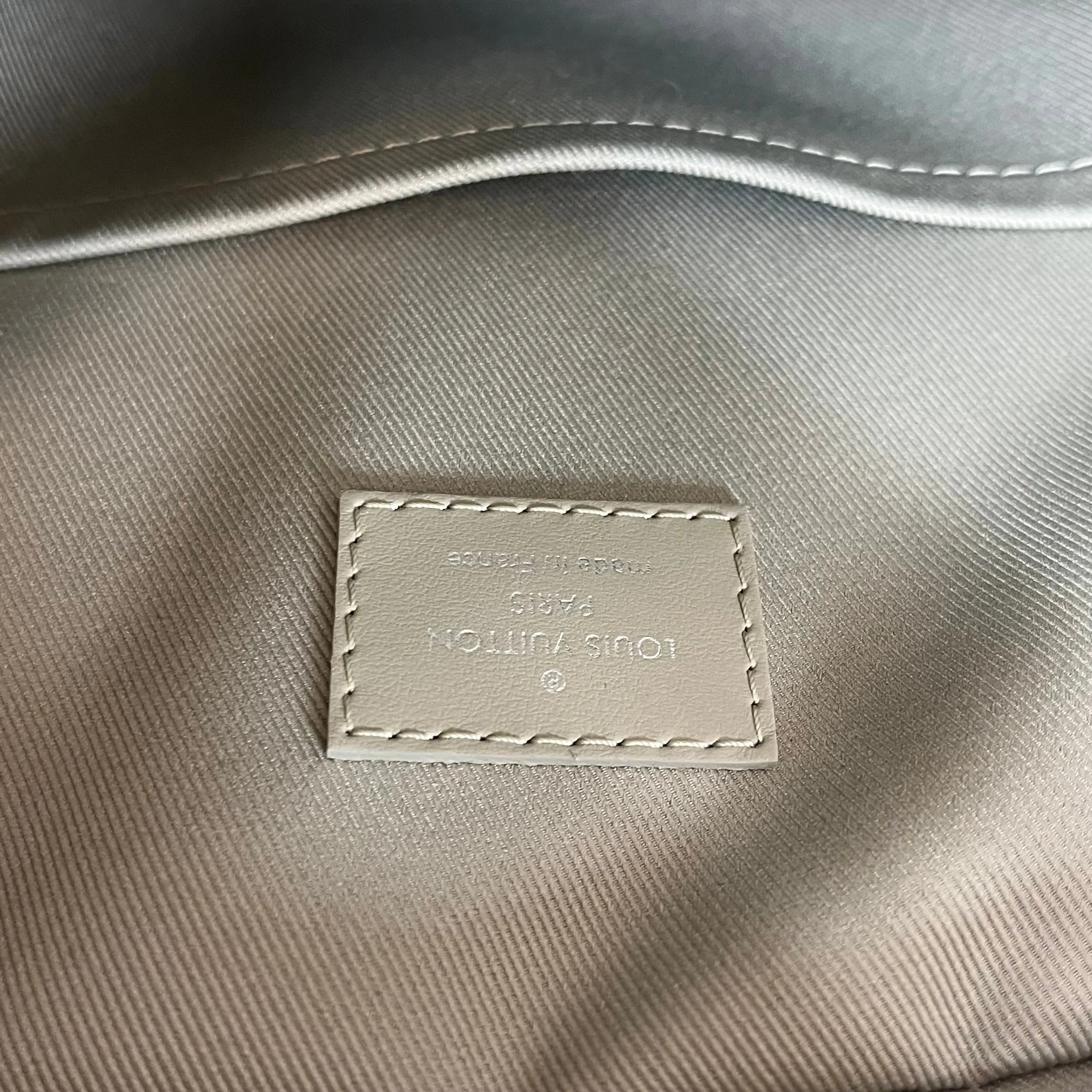 LOUIS VUITTON Avenue Slingbag Monogram Canvas Crossbody