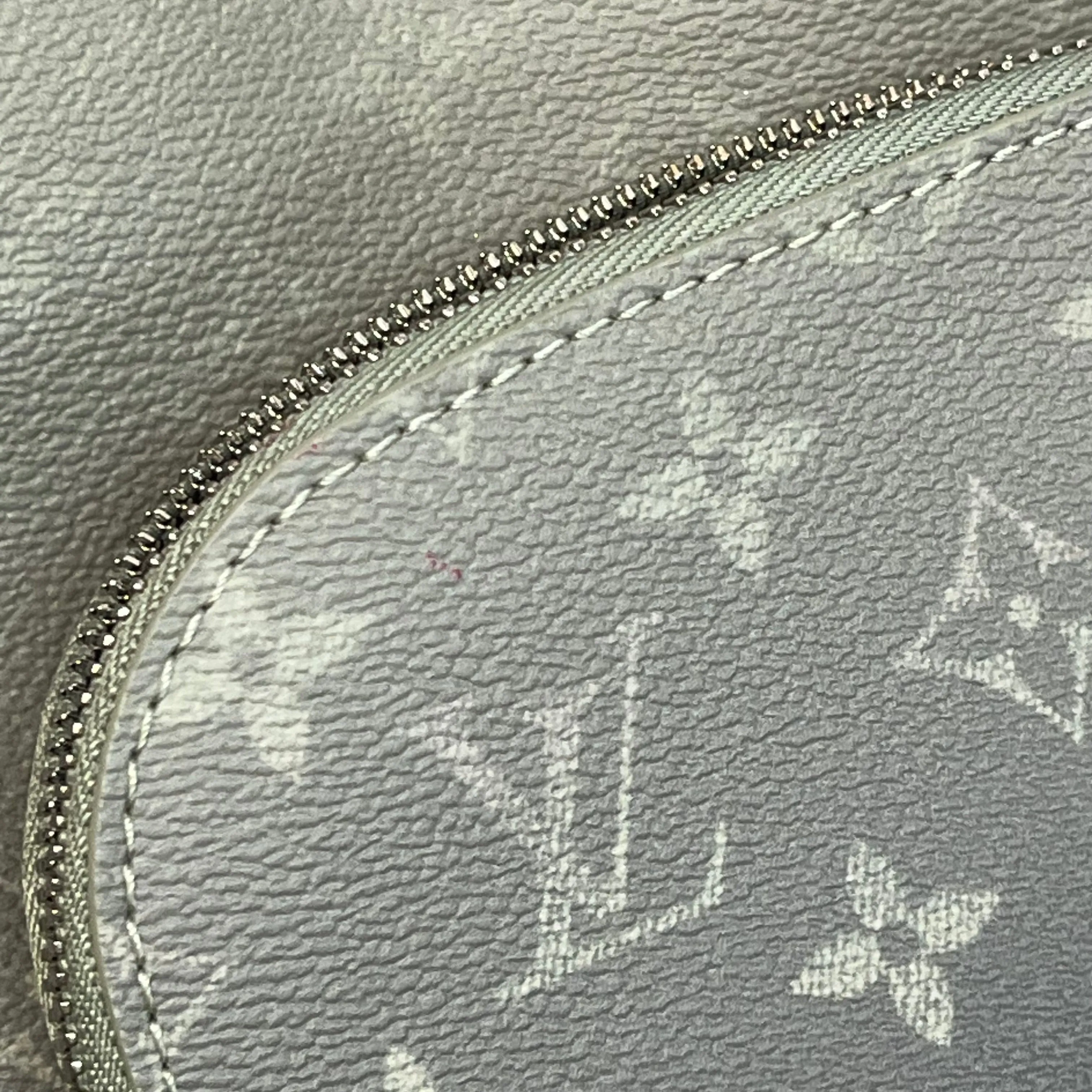 LOUIS VUITTON Avenue Slingbag Monogram Canvas Crossbody