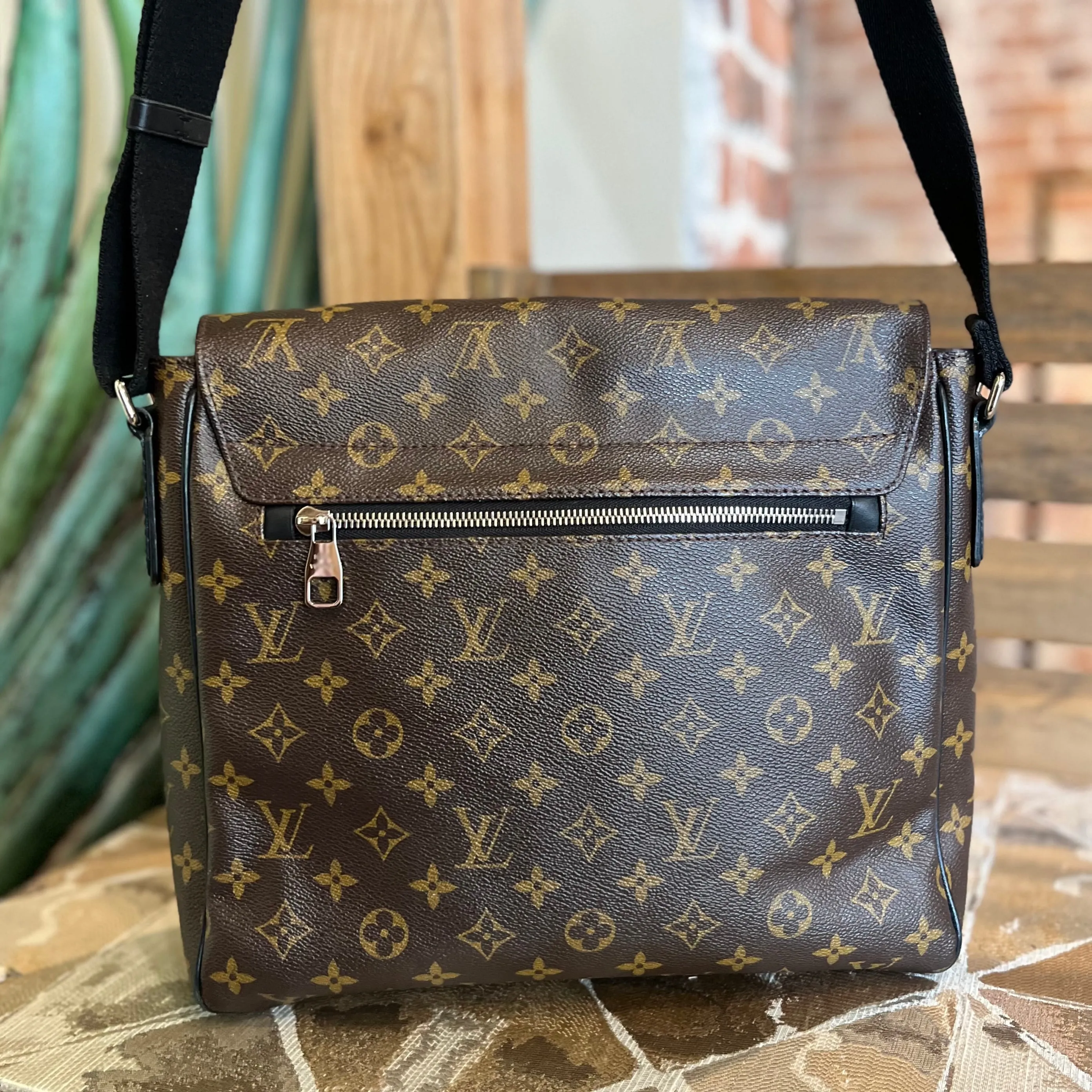 LOUIS VUITTON District MM Monogram Macassar Canvas Messenger Bag