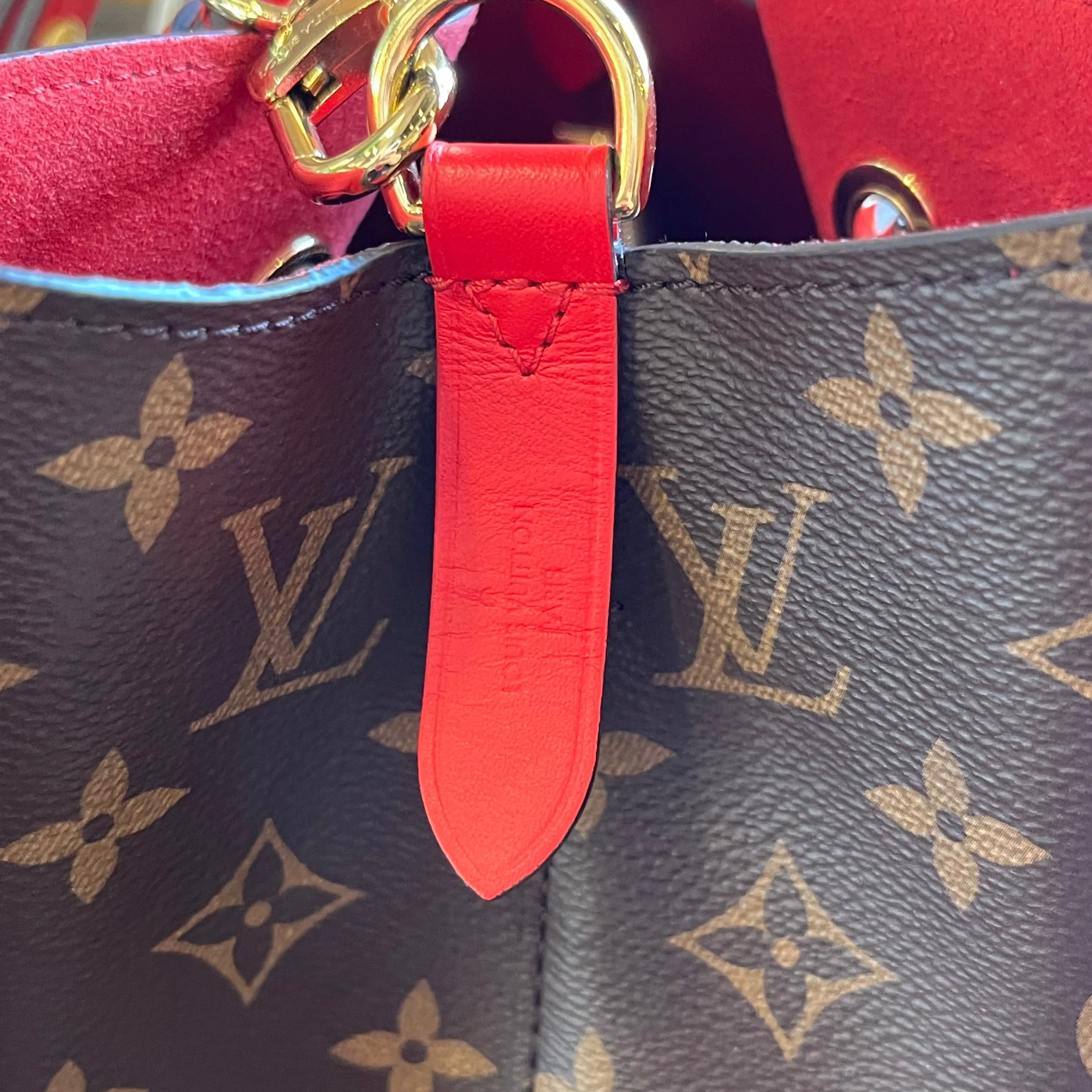 LOUIS VUITTON Neonoe MM Monogram Bucket Bag