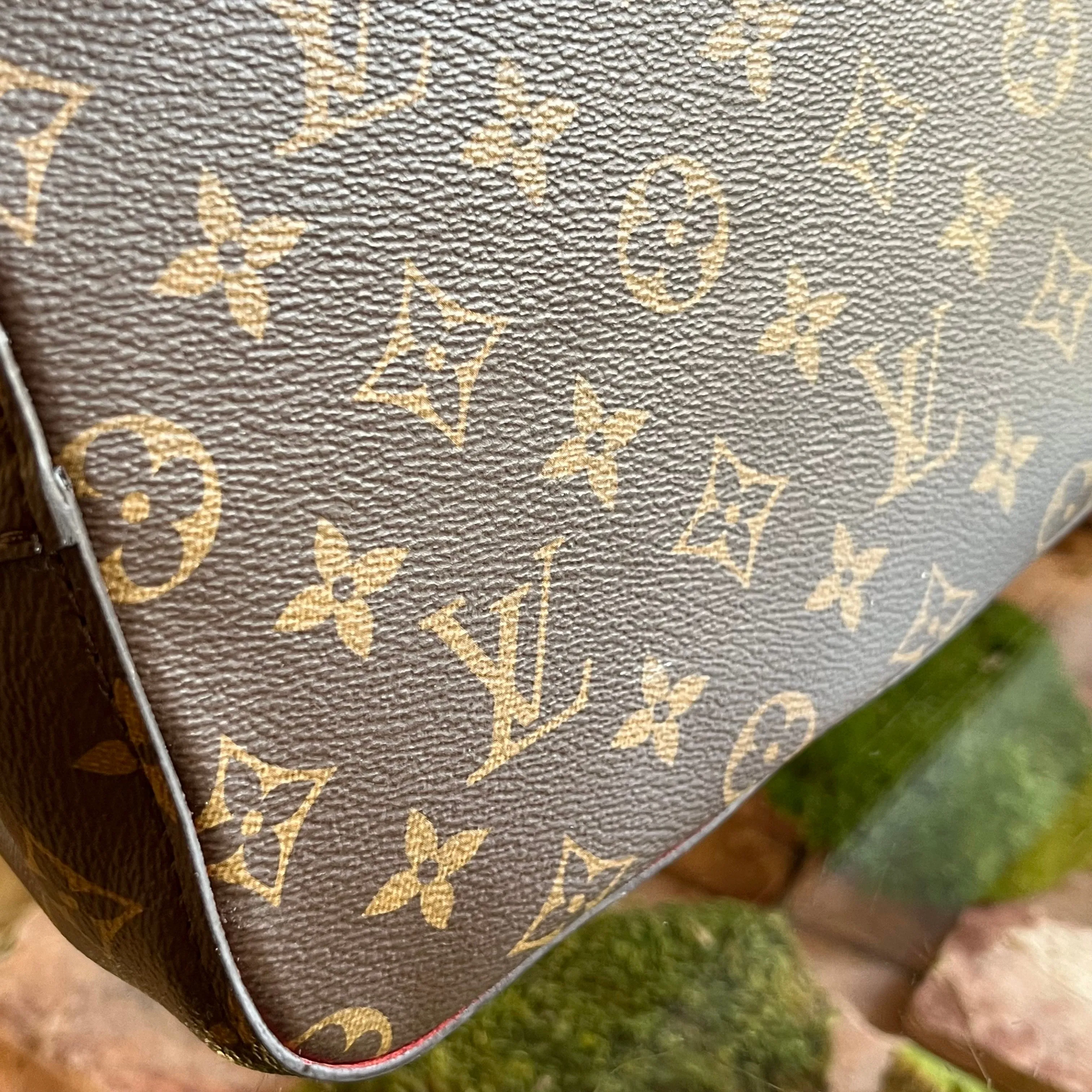 LOUIS VUITTON Neonoe MM Monogram Bucket Bag