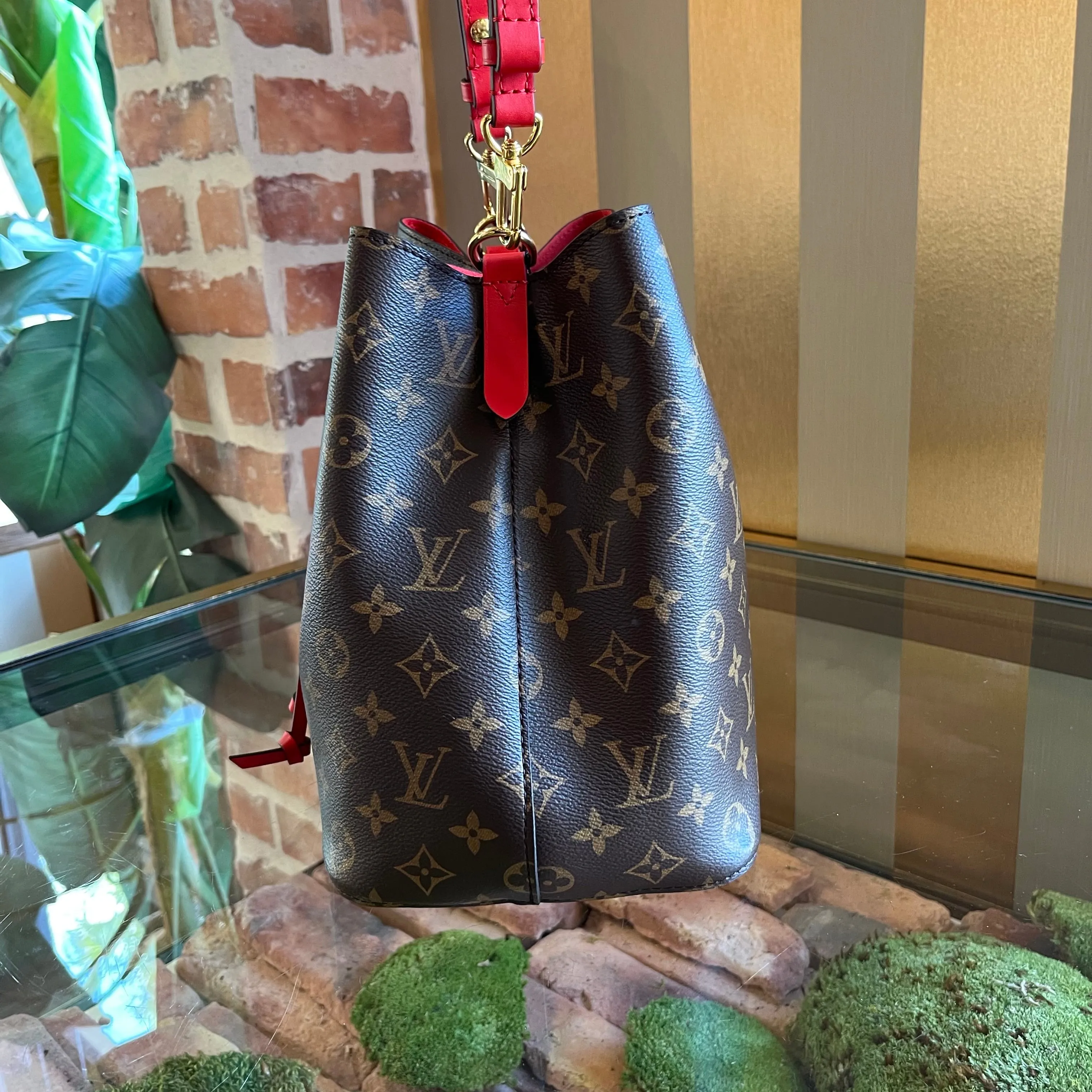 LOUIS VUITTON Neonoe MM Monogram Bucket Bag