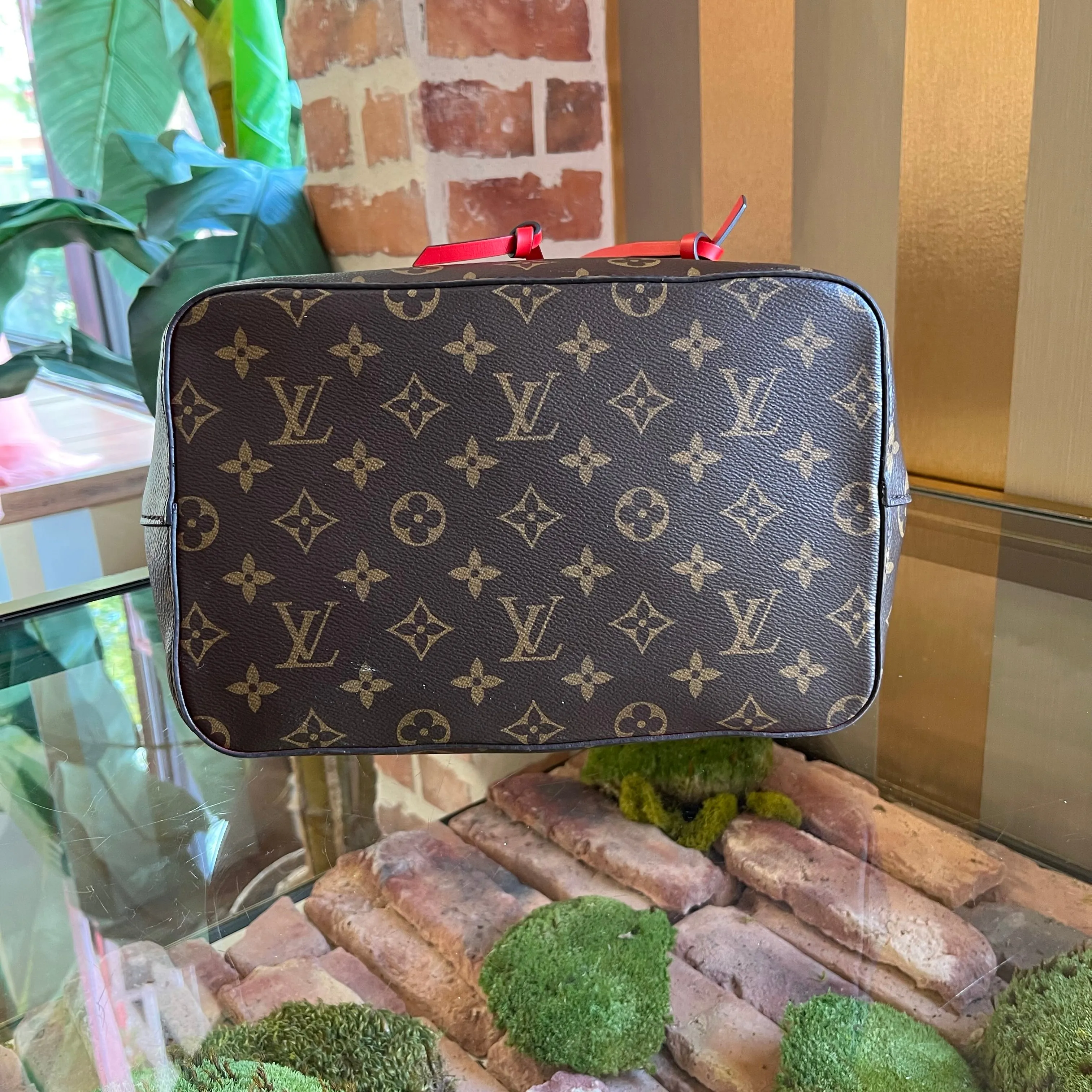LOUIS VUITTON Neonoe MM Monogram Bucket Bag