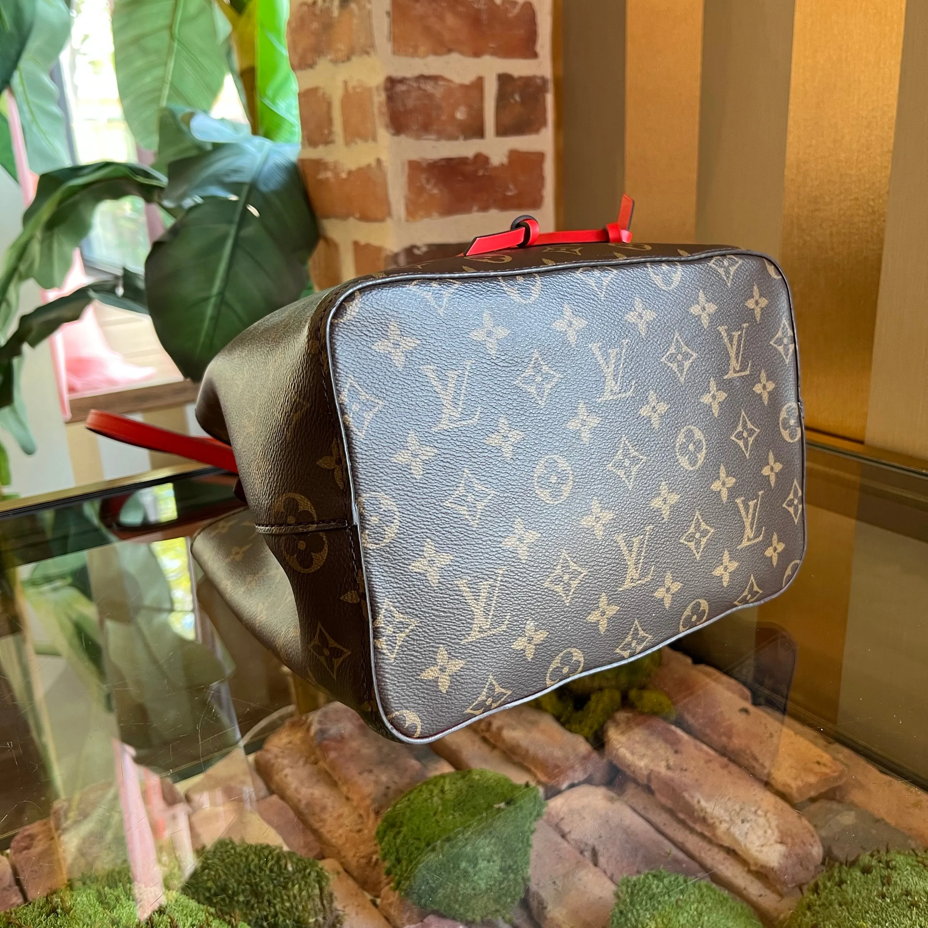 LOUIS VUITTON Neonoe MM Monogram Bucket Bag