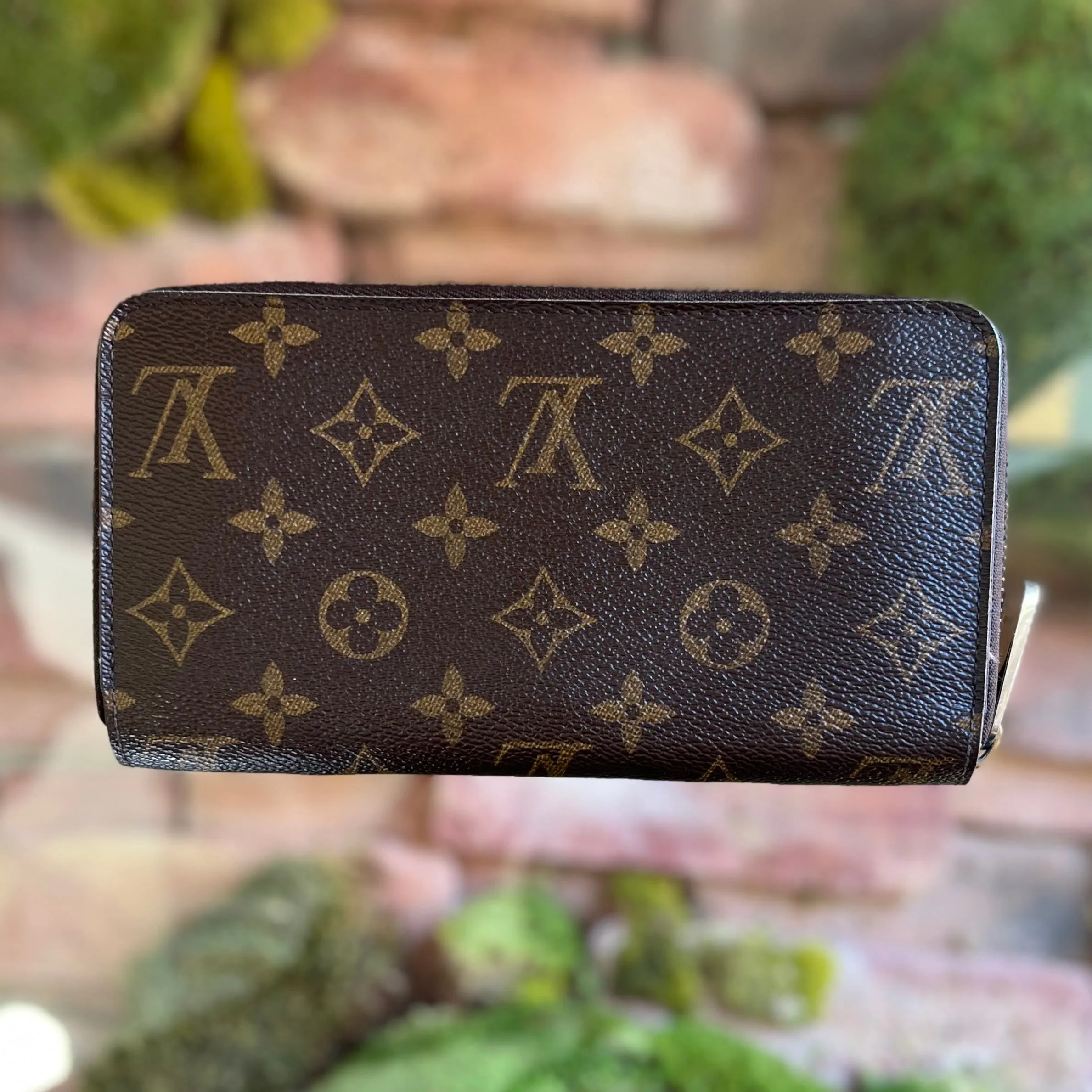 LOUIS VUITTON Zippy Monogram Canvas Wallet