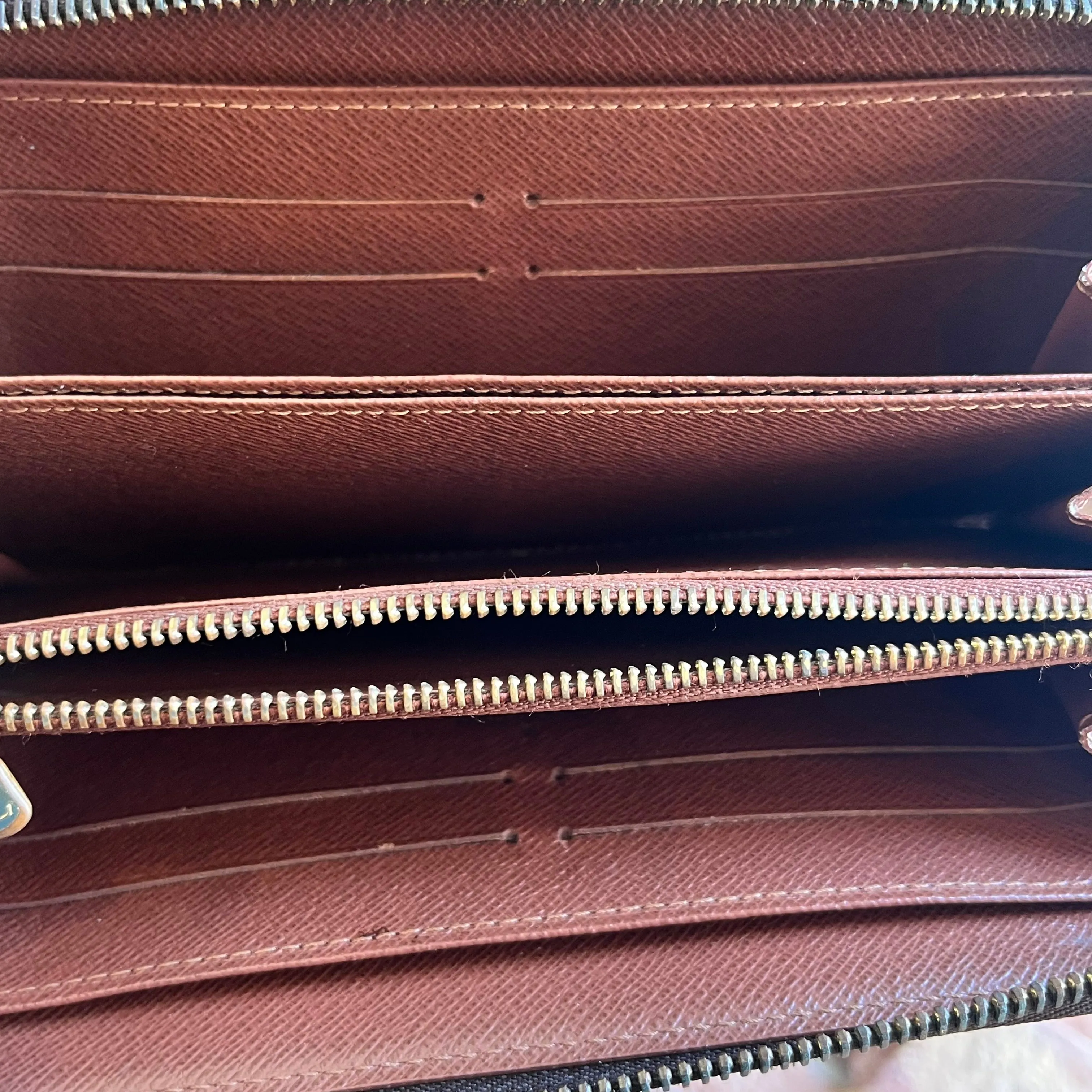 LOUIS VUITTON Zippy Monogram Canvas Wallet