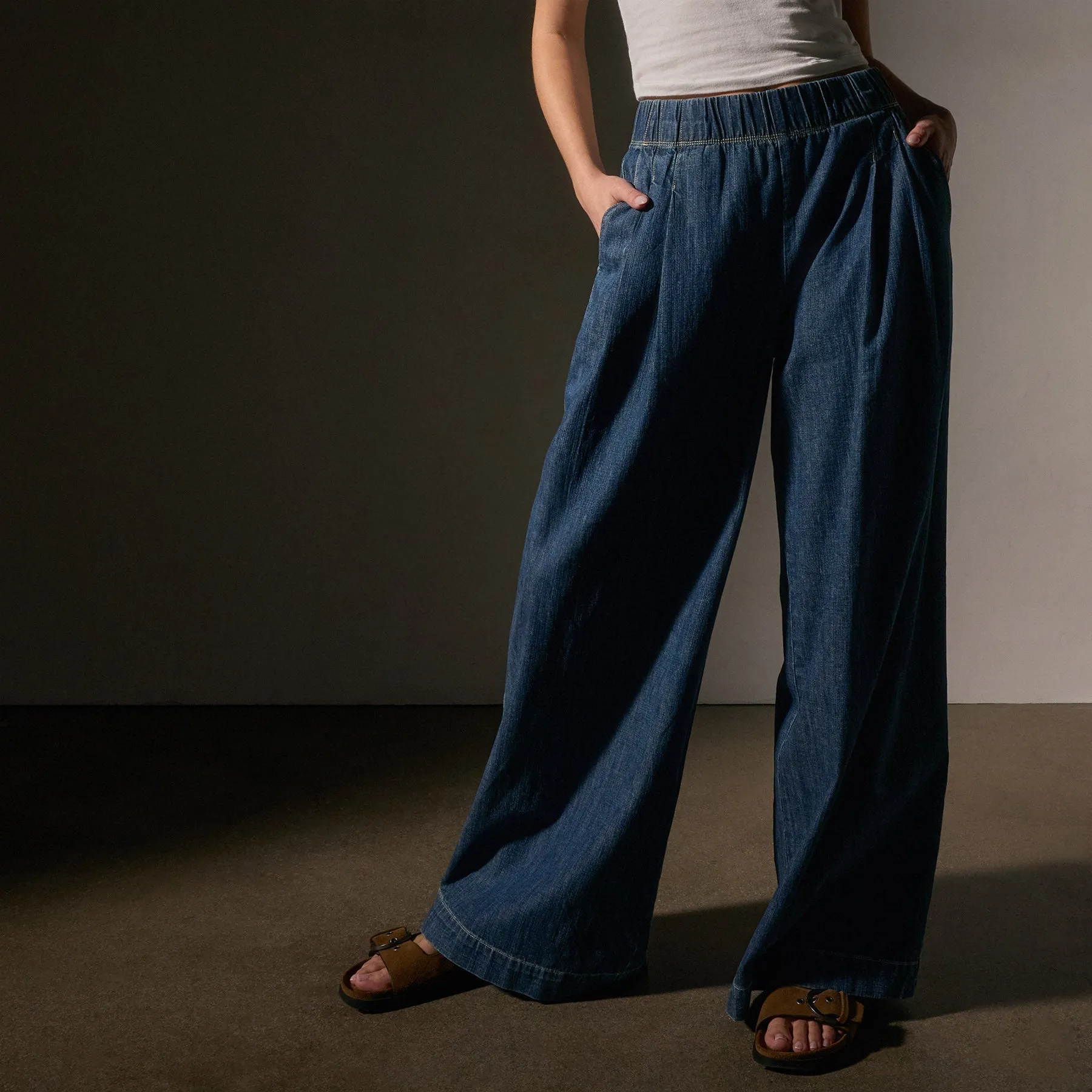 Pleated Denim Pant - Medium Wash